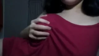 Gadis Berbaju Merah Pamerin Toket