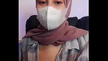 Jilbab Sange Pamer Toket Kecil