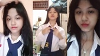Bokep Indo Caroline Cantik Masih Pake Seragam Bikin Sange