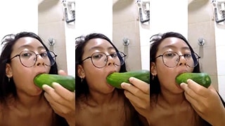 Bokep Indo Sepong Timun Dede Aminaa